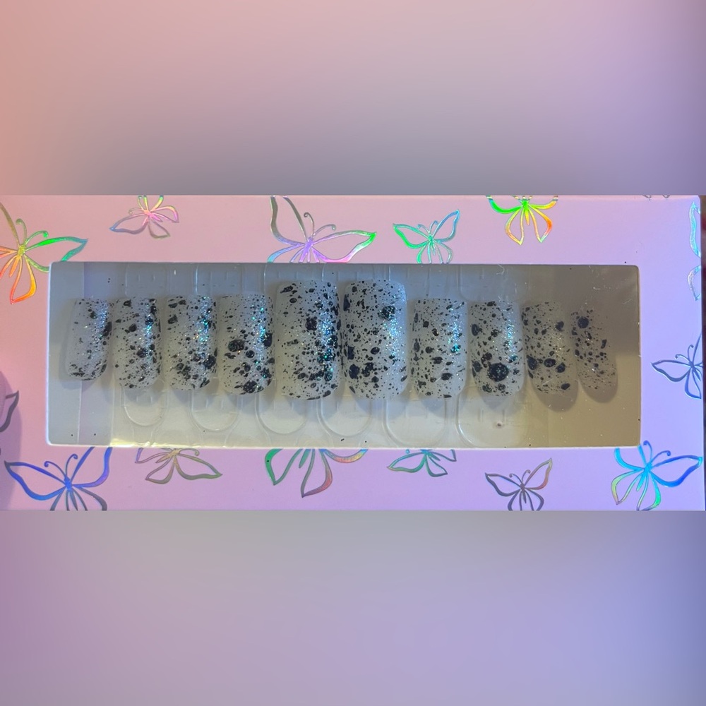 Premium Press-on Nails Black & White